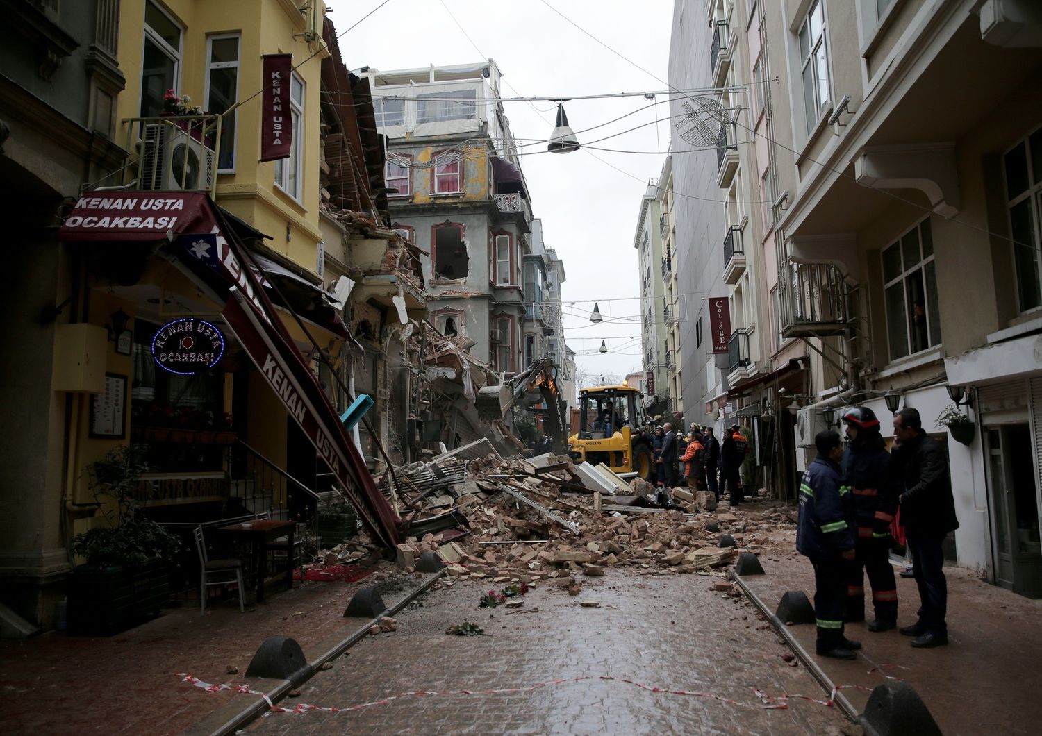 &nbsp;Turchia crollo palazzo a Istanbul - afp