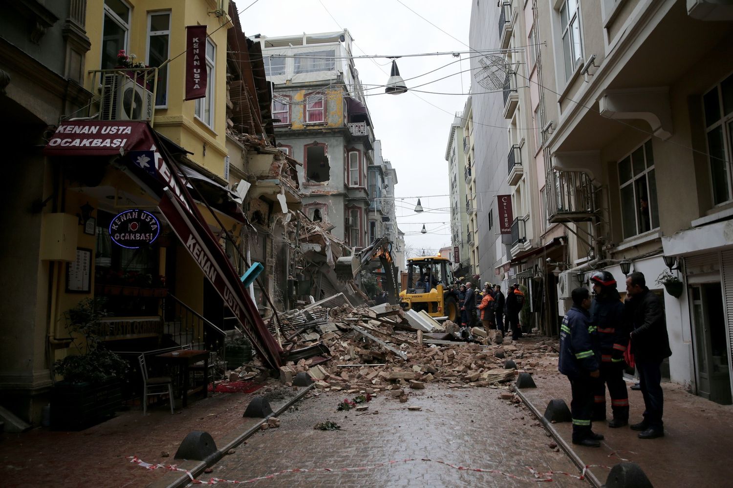 &nbsp;Turchia crollo palazzo a Istanbul - afp