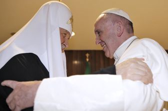 &nbsp;Papa abbraccia Kirill, poi l'incontro &quot;tanto voluto&quot;