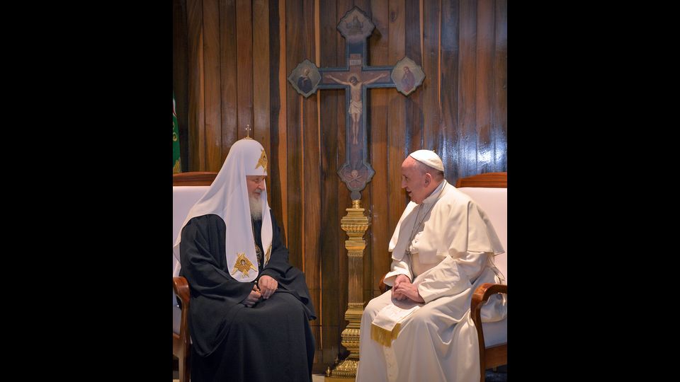 Papa abbraccia Kirill, poi l'incontro &quot;tanto voluto&quot; &nbsp;
