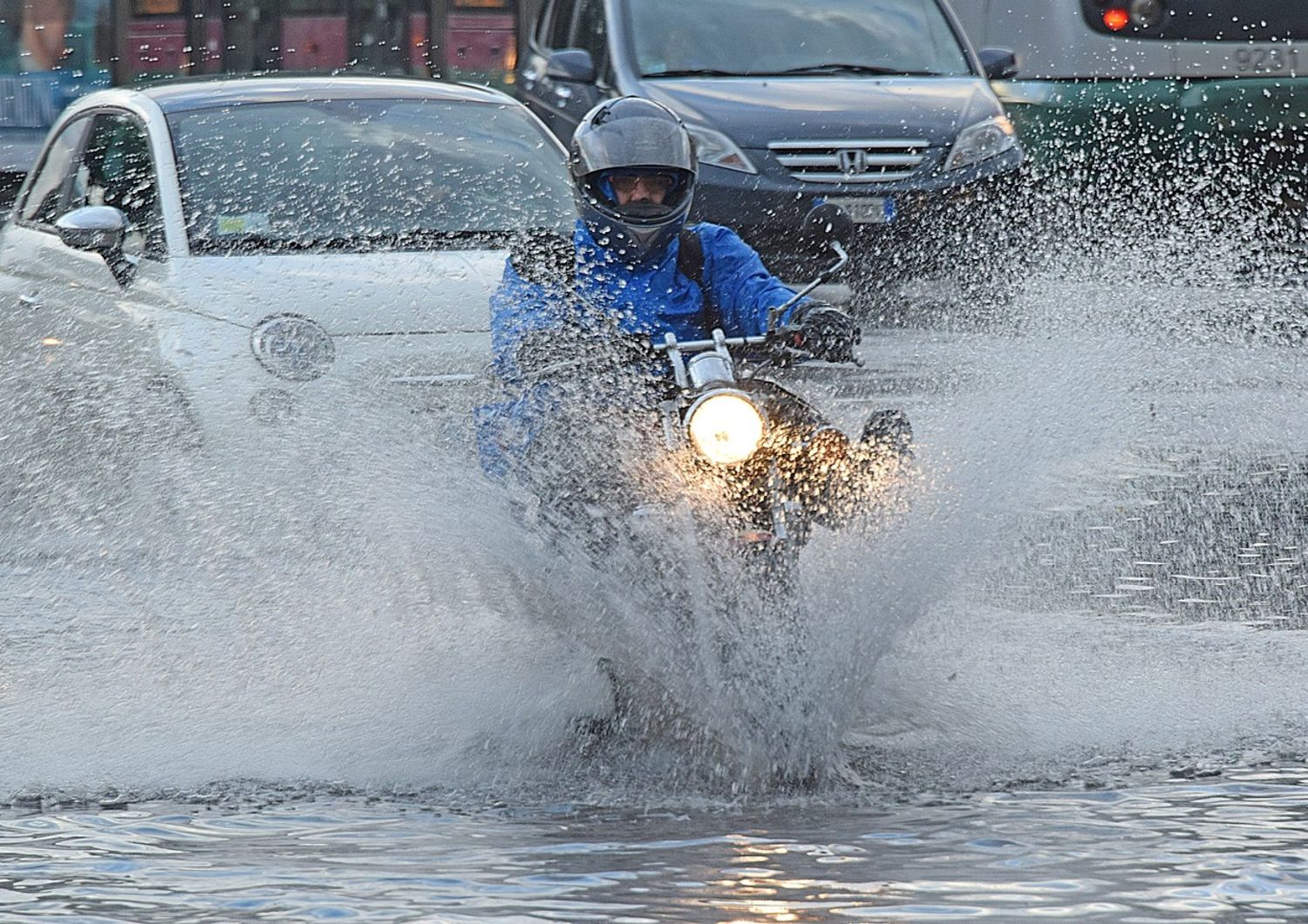 &nbsp;maltempo, pioggia, scooter, auto (Agf)