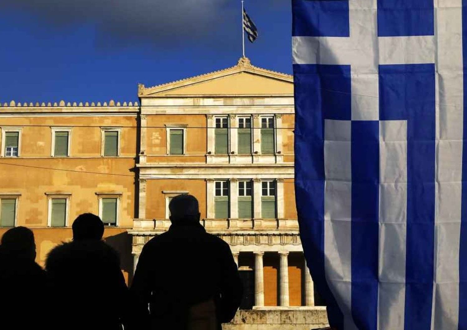 La Grecia spaventa i mercati, Milano cede il 2, 4%