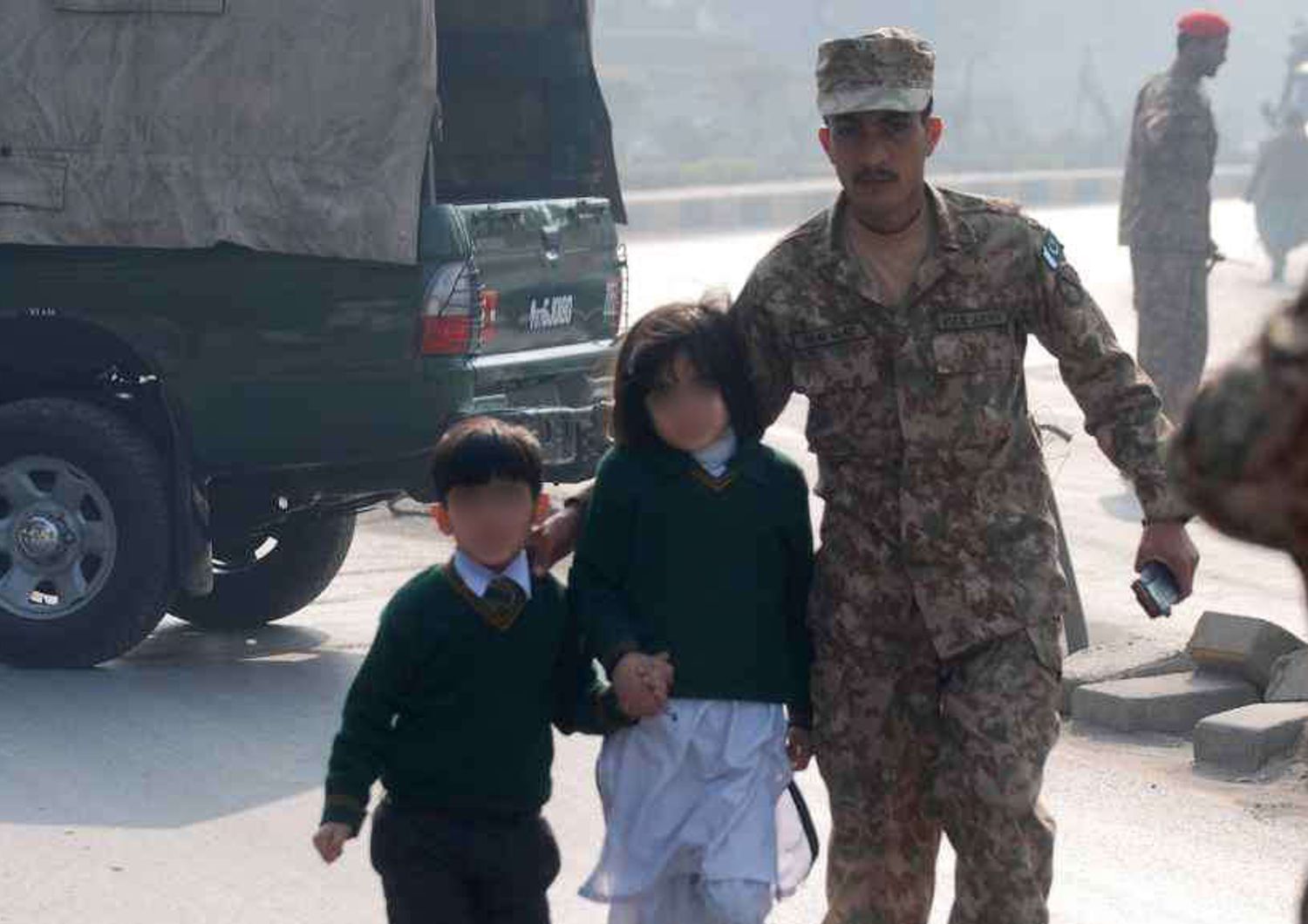 Orrore Pakistan, strage a scuola130 morti, 123 sono bambini