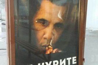 Pubblicit&agrave; anti fumo in Russia con foto di Obama (Twitter)&nbsp;