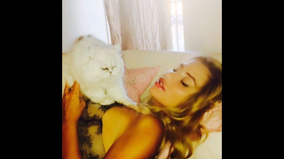 Valeria Marini e il suo gatto&nbsp;