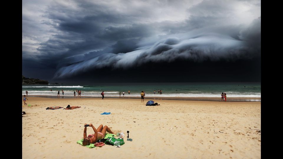 Categoria Nature - 1 premio singola 'Storm Front on Bondi Beach' di Rohan Kelly, Australia