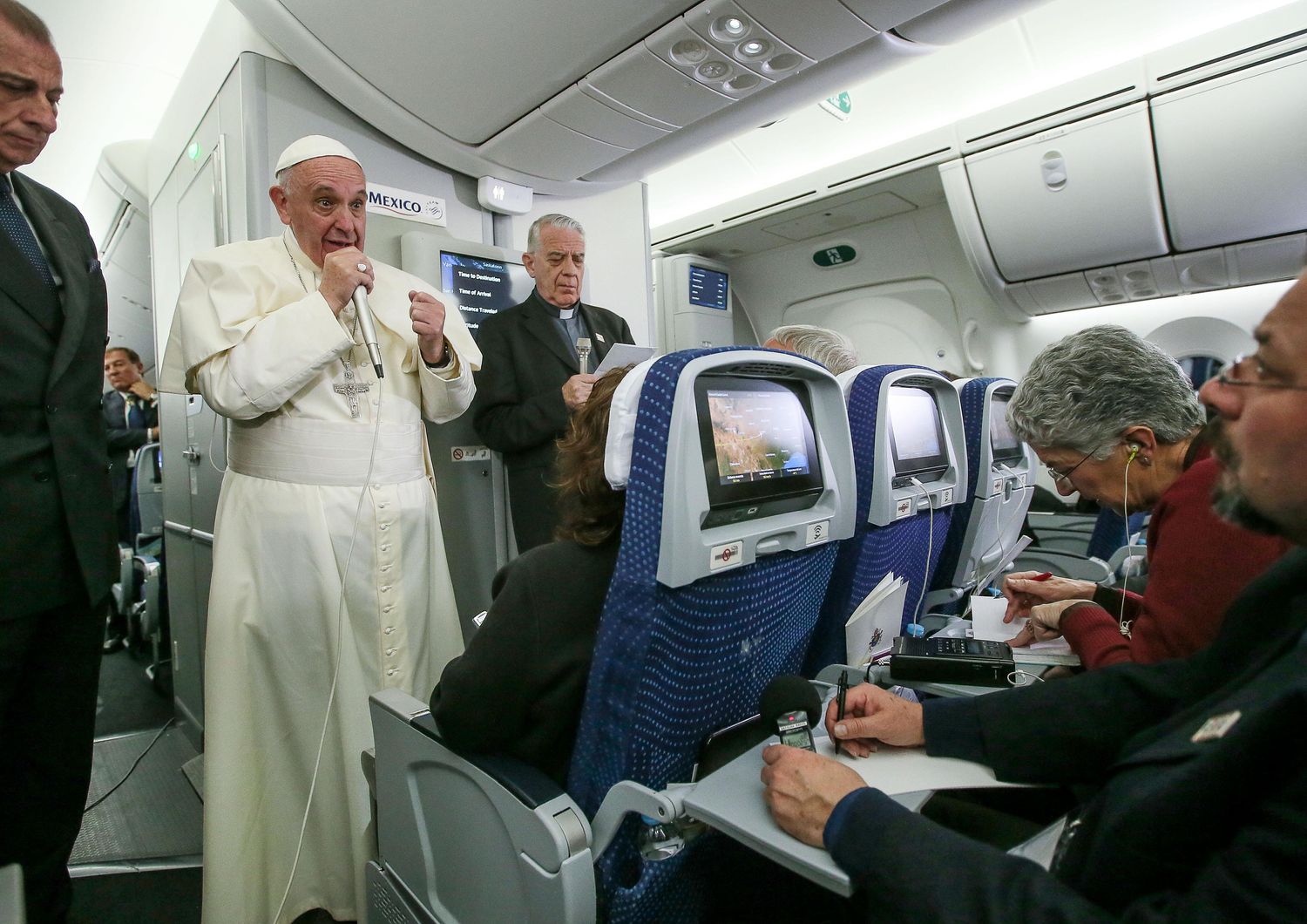 &nbsp;Papa Francesco in volo dal Messico (Afp)&nbsp;