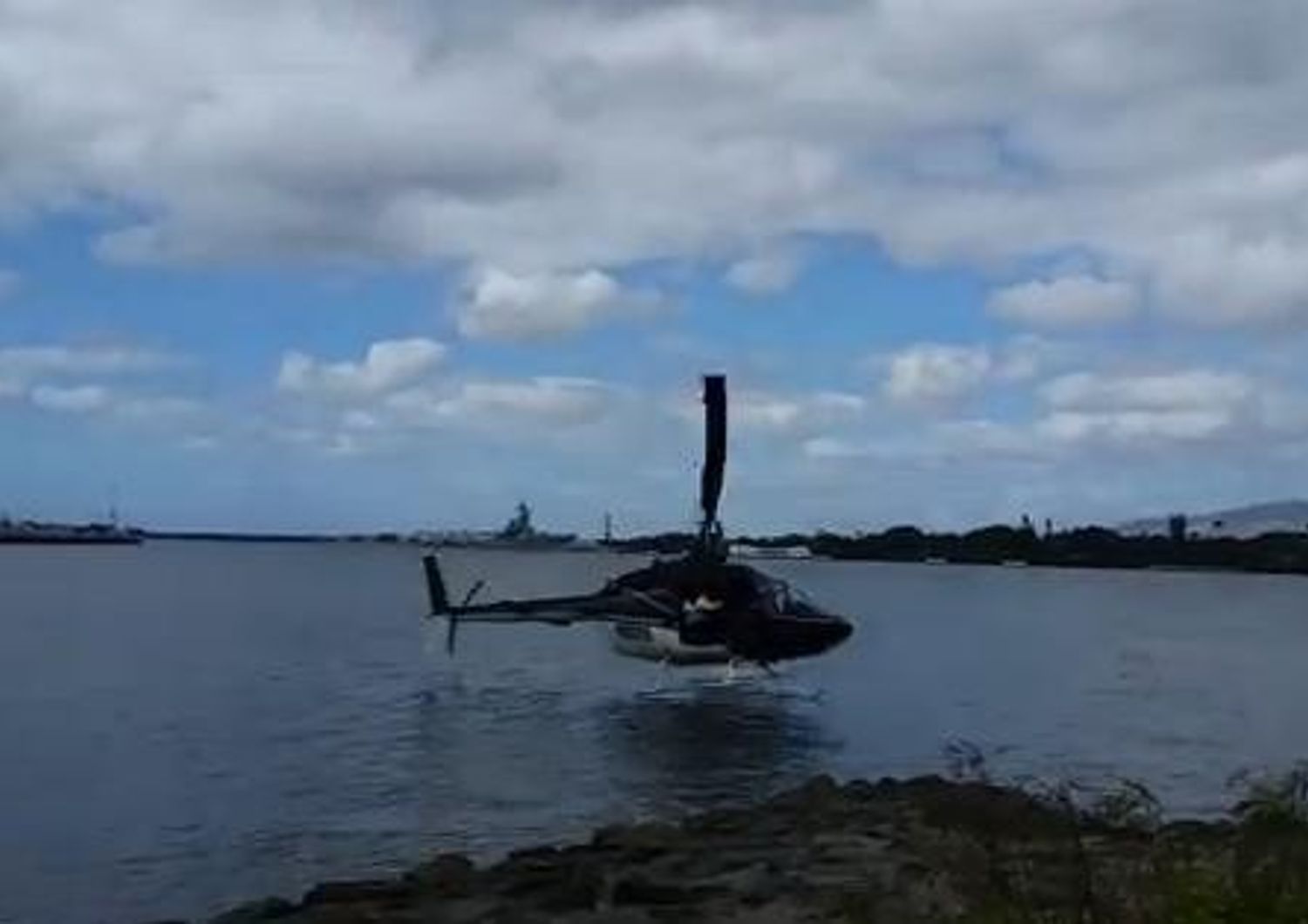&nbsp;Elicottero caduto a Pearl Harbor - foto youtube