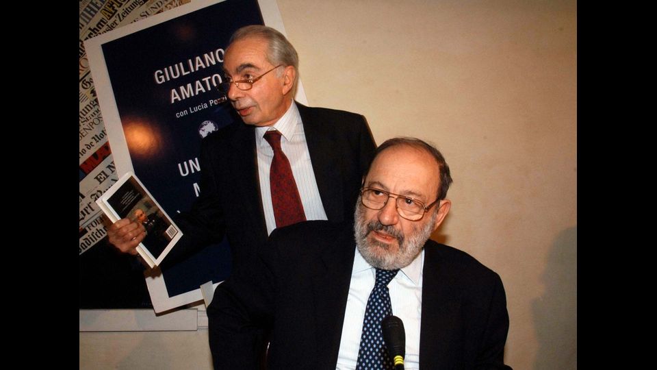 &nbsp;Umberto Eco con Giuliano Amato (Imagoeconomica)