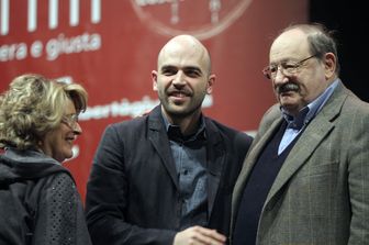 Umberto Eco con Roberto Saviano (Agf)