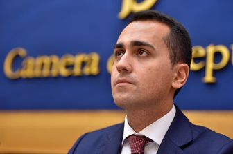 Unioni civili: Di Maio, con fiducia Renzi tra braccia Alfano