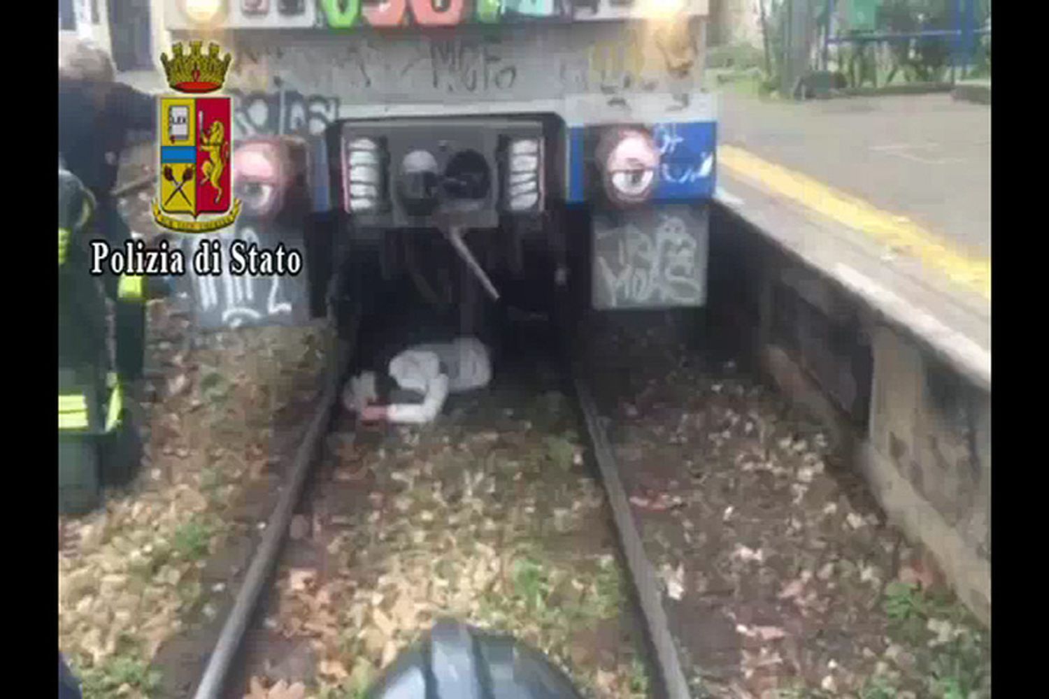 Uomo sotto un treno&nbsp;