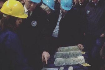 Renzi visita i laboratori dell'Istituto nazionale di fisica di nucleare (Twitter)&nbsp;