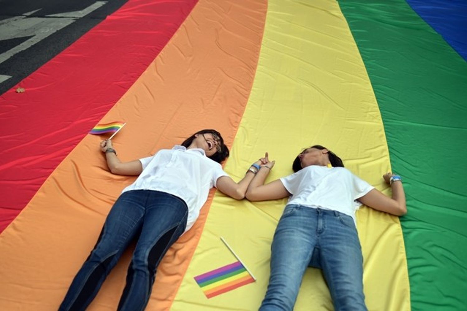 Unioni civili, bandiera arcobaleno&nbsp;