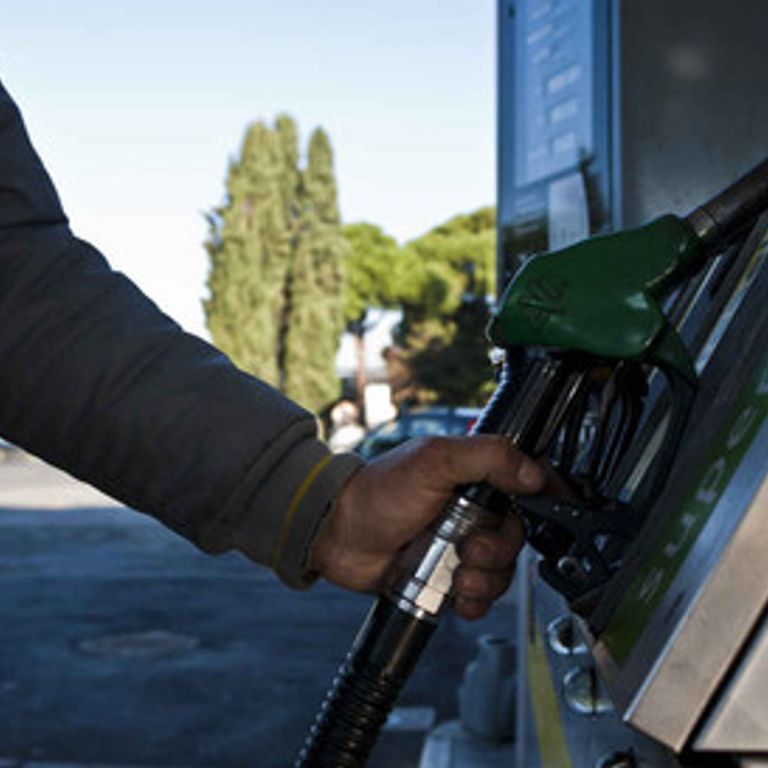 Benzinaio, pompa di benzina (Agf)