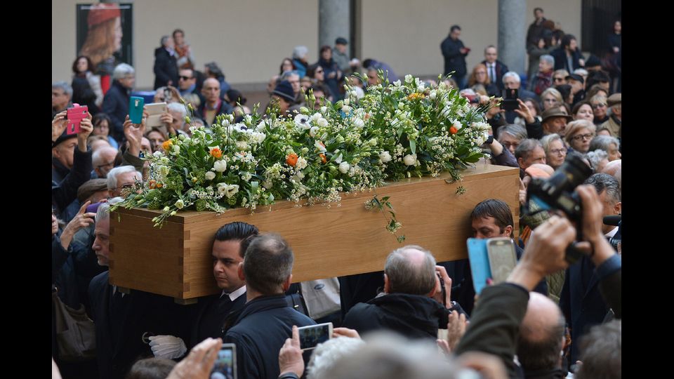 L'ultimo saluto laico a Umberto Eco (Afp)