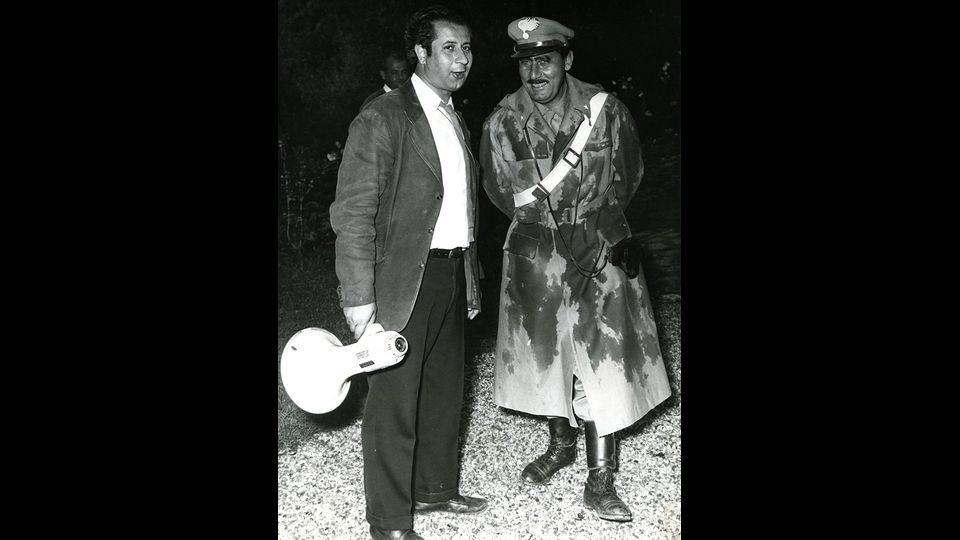 Tinto Brass e Alberto Sordi 'Il Disco Volante', 1964 (&copy;Mario Turs)