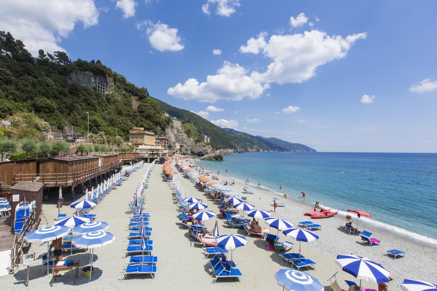 &nbsp;Spiaggie, concessioni balneari, cinque terre, ombrelloni, villeggianti, vacanze, vacanzieri