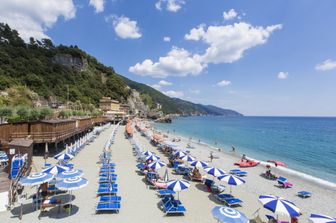 &nbsp;Spiaggie, concessioni balneari, cinque terre, ombrelloni, villeggianti, vacanze, vacanzieri