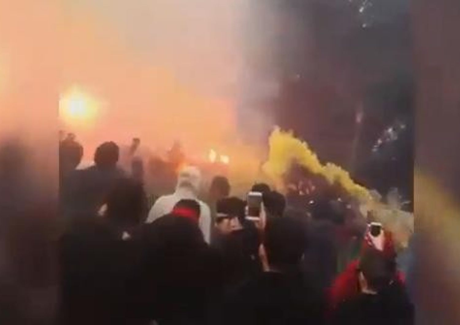 &nbsp;ultra' Galatasaray petardi e fumogeni Piazza del Popolo