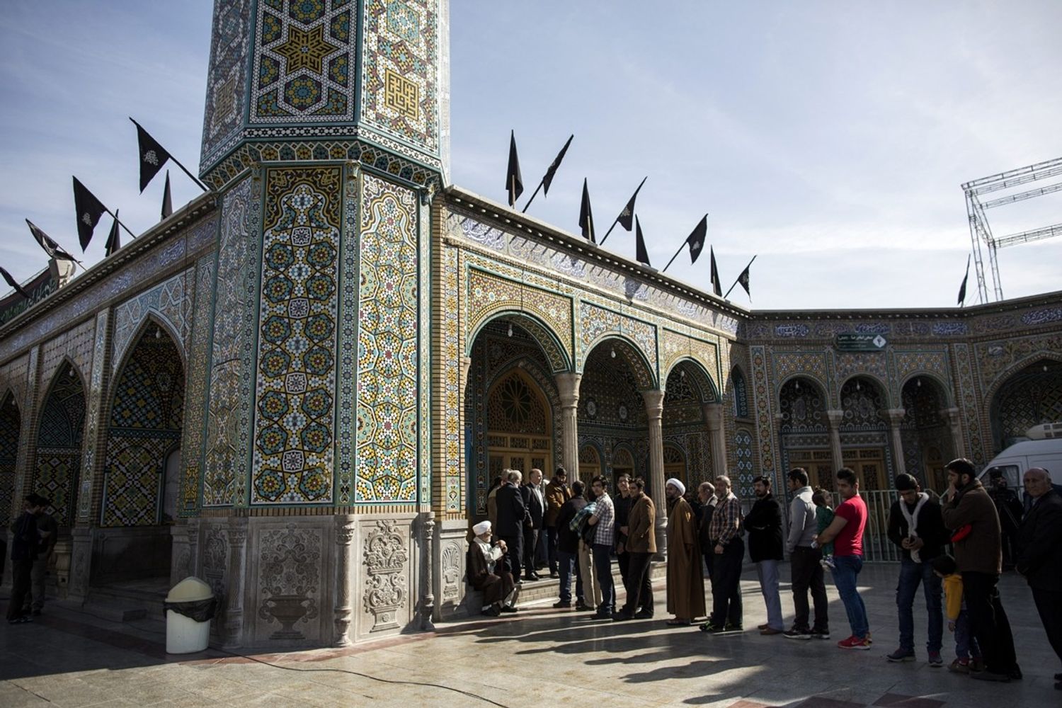 &nbsp; Urne aperte in Iran, voto cruciale per le riforme