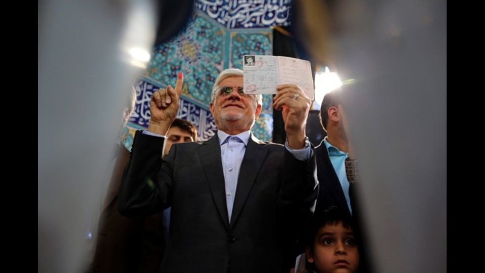 &nbsp; Urne aperte in Iran, voto cruciale per le riforme