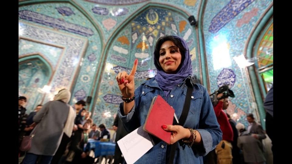 &nbsp;Urne aperte in Iran, voto cruciale per le riforme