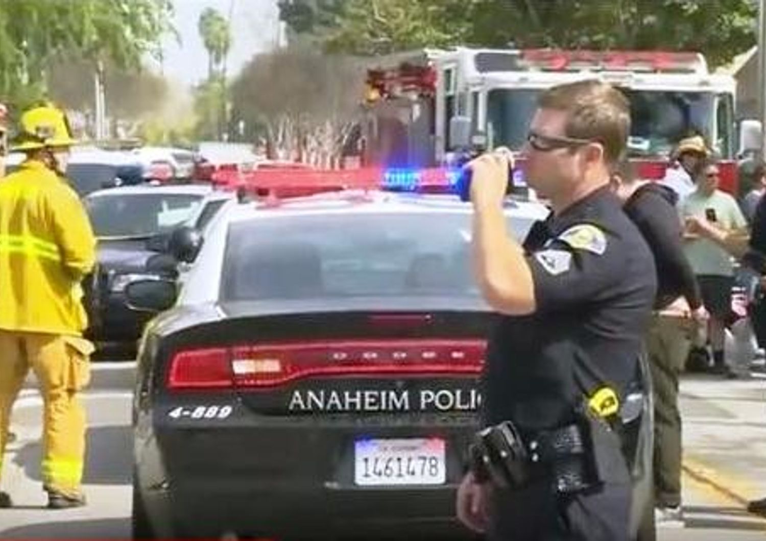 Scontri a marcia Ku Klux Klan in California, 5 feriti - Video
