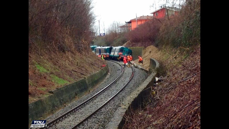 &nbsp;Deraglia treno a Castelletto Cervo, Biella (youreporter)