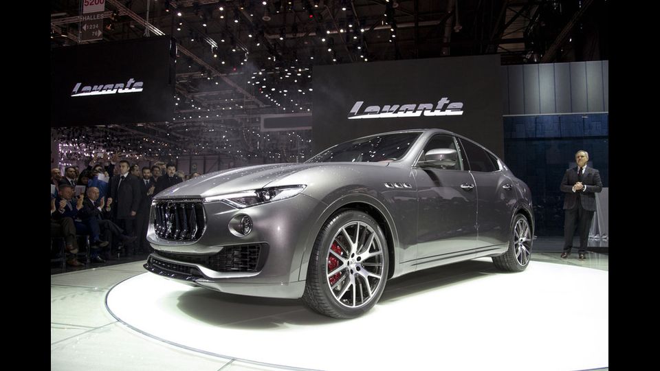 &nbsp;Lo stile e' tipicamente italiano, caratterizzato da linee mozzafiato e stilemi del marchio Maserati.