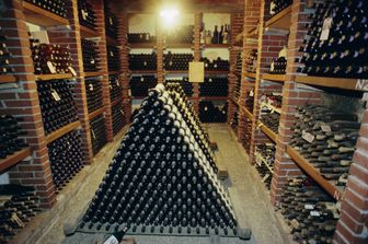 Bottiglie di vino in una cantina (Afp)&nbsp;