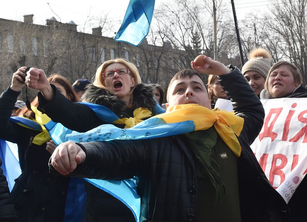 &nbsp;Ucraina manifestanti attaccano ambasciata russa a Kiev