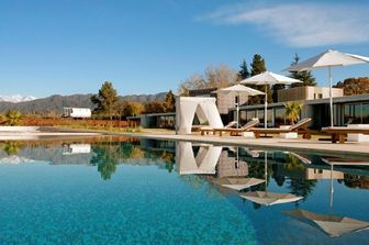 Donna avventura -&nbsp;Un timbro che non pu&ograve; mancare sul passaporto di ogni amante dell&rsquo;avventura che si rispetti &egrave; quello dell&rsquo;ingresso in Argentina: esplorate questo entusiasmante Paese e soggiornate in una tenuta vinicola che sappia coniugare eleganza e modernit&agrave;. L&rsquo;Argentina &egrave; considerata uno dei posti pi&ugrave; sicuri per le donne che viaggiano da sole. Entre Cielos, Argentina (fonte: booking.com)