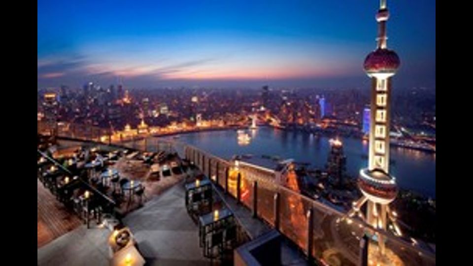 Una citt&agrave; a misura di donna - Se vi piacciono le grandi citt&agrave;, considerate Shanghai come meta per un viaggio tra amiche. &Egrave; la destinazione cinese pi&ugrave; prenotata su Booking.com, nonch&eacute; un vero &ldquo;must see&rdquo;: che vi interessi esplorare la citt&agrave;, fare shopping o andare in giro per ristoranti, Shanghai ha di sicuro qualcosa per voi. E se volete coccolarvi dopo una giornata da turiste in giro per questa metropoli, il Ritz-Carlton vi aiuter&agrave; a rilassarvi in grande stile. The Ritz-Carlton Shanghai, Cina&nbsp;(fonte: booking.com)&nbsp;