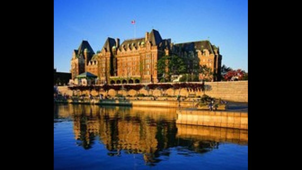 Sfoderate la regina che &egrave; in voi - Altra struttura consigliata per le viaggiatrici in solitaria, il Fairmont Empress Hotel &egrave; situato in una delle citt&agrave; pi&ugrave; amate dai canadesi. Affacciato sul bellissimo porto di Victoria, questo storico hotel tirer&agrave; fuori la regina che &egrave; in voi, e vi incoragger&agrave; a proseguire con forza ed energia nel vostro cammino. Fairmont Empress Hotel, Canada&nbsp;(fonte: booking.com)&nbsp;