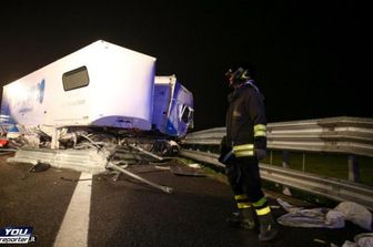&nbsp;Incidente A21 Tir &nbsp;si ribalta (Youreporter)