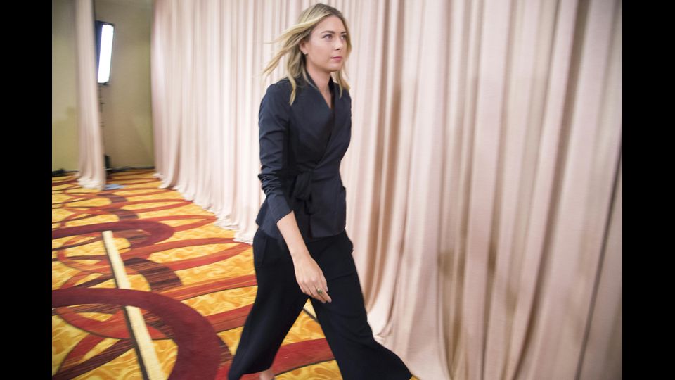 &nbsp;Maria Sharapova&nbsp;parla in una conferenza stampa nel centro di Los Angeles. La Sharapova e' risultata positiva per una sostanza vietata durante l'Australian Open. Il prodotto in esame usato dalla tennista russa e' il Meldonium, vietato da gennaio.&nbsp;California, 7 marzo 2016 (Afp)&nbsp;