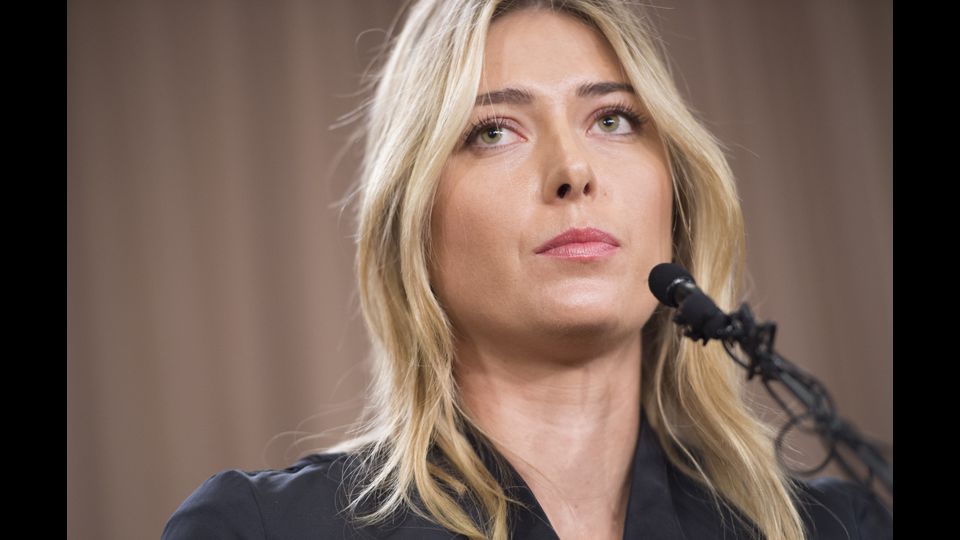 Maria Sharapova&nbsp;parla in una conferenza stampa nel centro di Los Angeles. La Sharapova e' risultata positiva per una sostanza vietata durante l'australian Open. Il prodotto in esame usato dalla tennista russa e' il Meldonium, vietato da gennaio.&nbsp;California, 7 marzo 2016 (Afp)&nbsp;