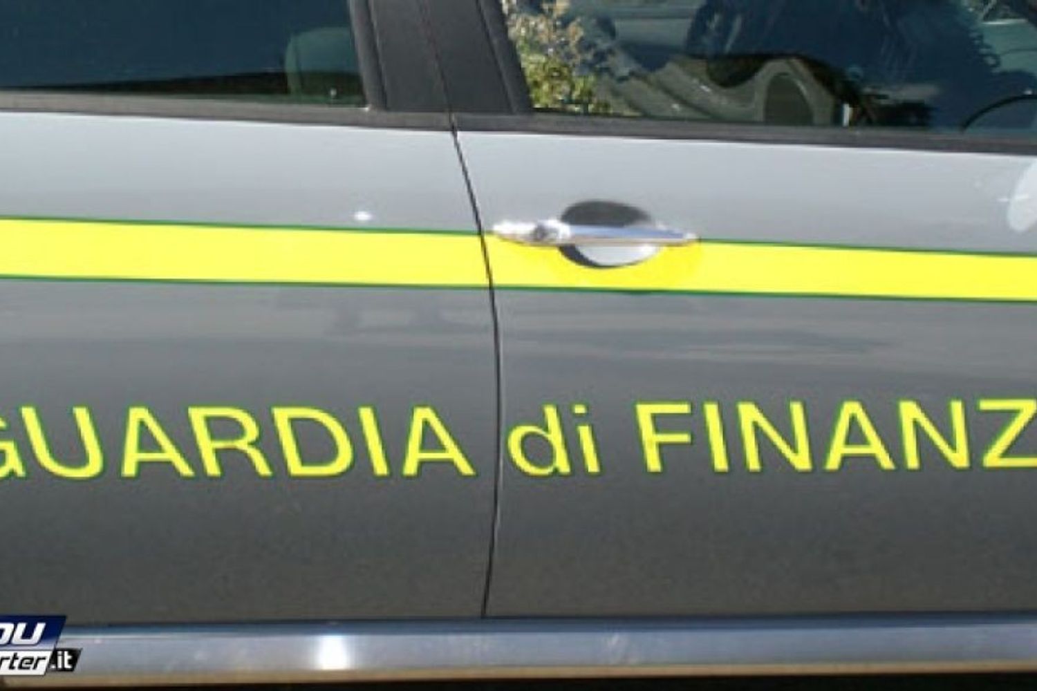 &nbsp;Gdf guardia di finanza auto