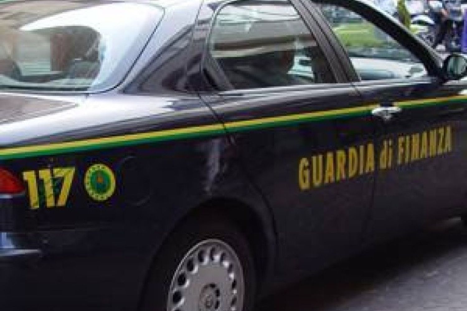 &nbsp; Gdf guardia di finanza auto