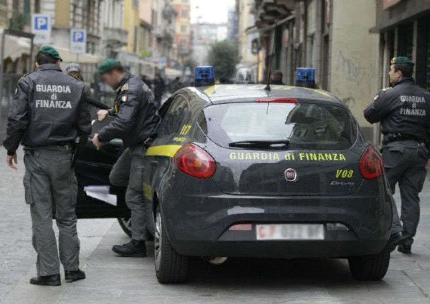 &nbsp;Gdf guardia di finanza auto finanzieri