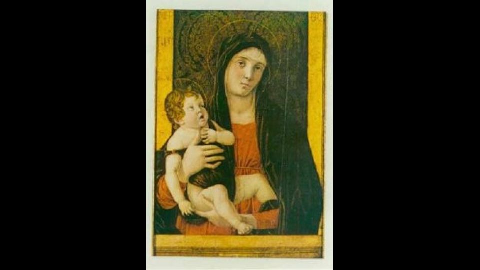 MADONNA DELL&rsquo;ORTO &nbsp;-&nbsp;Giovanni BelliniChiesa Madonna dell&rsquo;Orto &ndash; Venezia &ndash; marzo 1993E&rsquo; la notte del 1 marzo &lsquo;93 quando il dipinto scompare per la terza volta in vent&rsquo;anni. Le altre due volte era stata recuperato, stavolta se ne perdono le tracce. Con l&rsquo;antifurto da tempo fuori uso, i ladri entrano dalle impalcature usate per il restauro della facciata della Chiesa  e si portano via la tavola (formato 50 x 75) avvolta in una tovaglia di lino presa dall&rsquo;altare.
