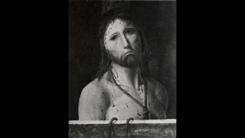 ECCE HOMO -&nbsp;Antonello da MessinaMuseo Broletto &ndash; Novara &ndash; luglio 1974E&rsquo; il soggetto di una sere di dipinti attribuiti ad Antonello da Messina, databili verosimilmente tra il 1470 e il 1475. Questo, un olio su tavola di piccole dimensioni (45 centimetri per 36), era conservato nel Museo Broletto di Novara. Viene portato via nell&rsquo;estate del 1974 e non vi ha fatto ancora ritorno.