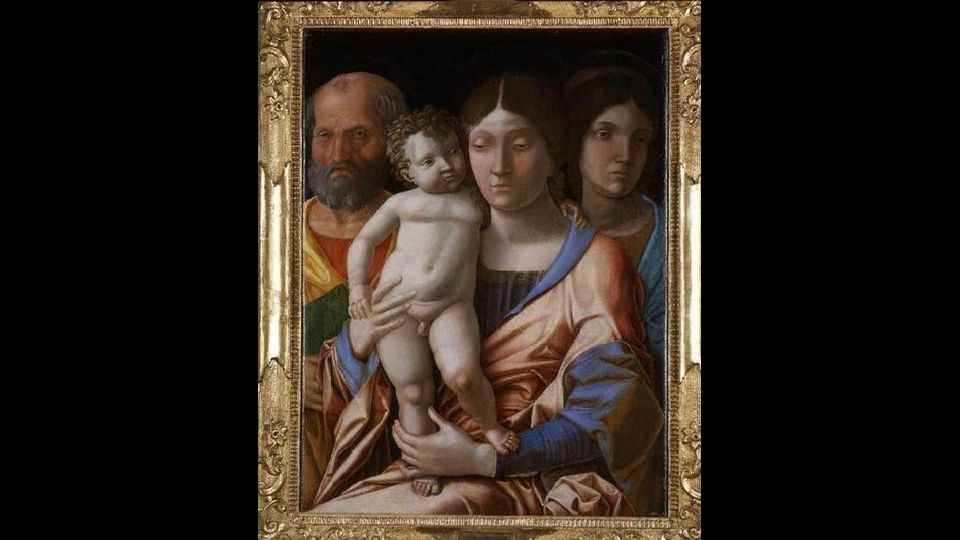 &nbsp;SACRA FAMIGLIA CON UNA SANTA -&nbsp;Andrea Mantegna&nbsp;Museo Civico di Castelvecchio &ndash; Verona &ndash; novembre 2015Valgono tra i 10 e i 15 milioni di euro i dipinti portati via al termine di quella che ha tutte le caratteristiche di una rapina a mano armata. Ad essere portati via sono non tutti i piu&rsquo; preziosi ma quelli facenti parte di una lista: un colpo &ldquo;su commissione&rdquo;, si sbilanciano gli inquirenti.&nbsp;