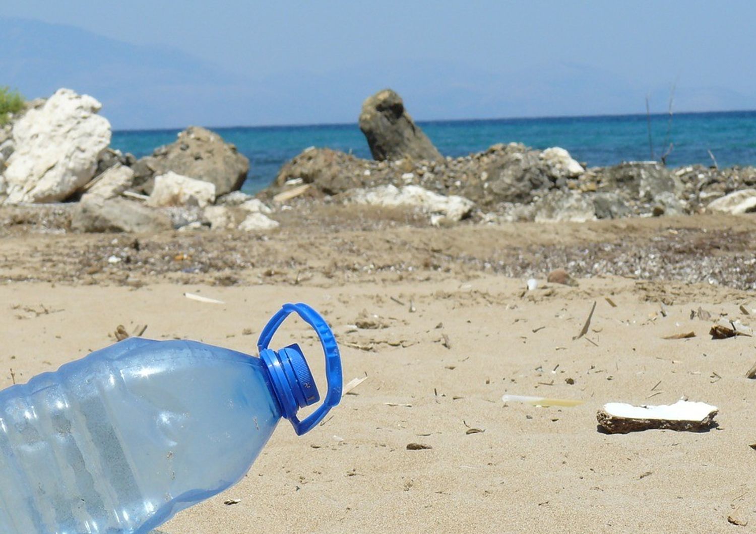 I dieci rifiuti che soffocano le spiagge italiane