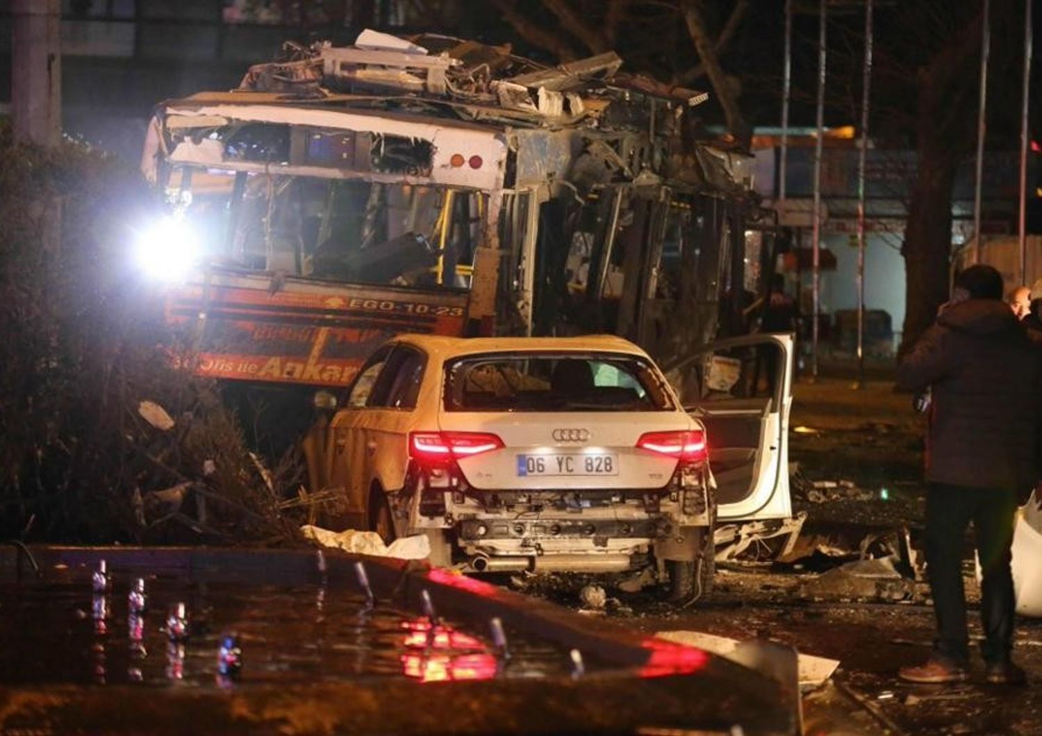 Autobomba alla fermata del bus, 37 morti&nbsp;ad Ankara