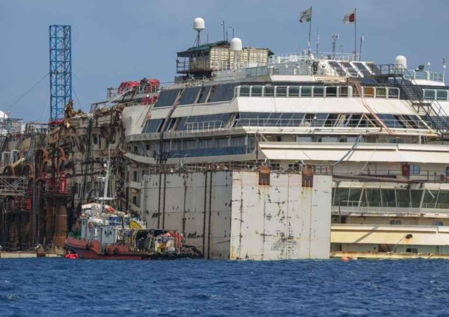 Shipwrecked Costa Concordia floats again