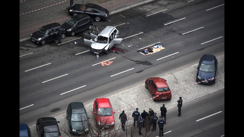 Bomba esplode su un'auto, paura a Berlino (Afp)&nbsp;