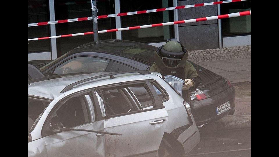 Bomba esplode su un'auto, paura a Berlino (Afp)&nbsp;
