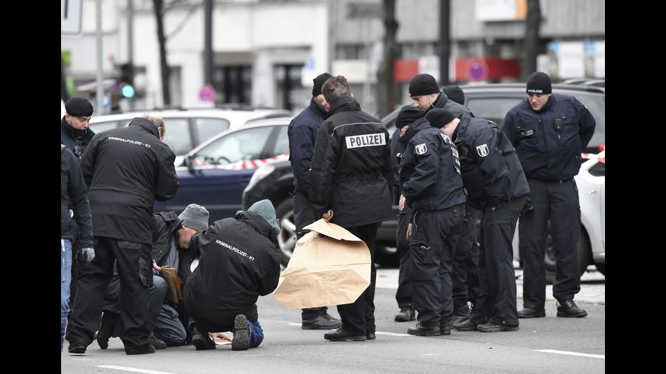 Bomba esplode su un'auto, paura a Berlino (Afp)&nbsp;